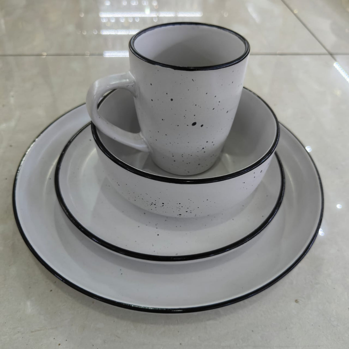 24pcs Ceramic Dinner Set – Plates, Bowls, Cups, and Side Plates