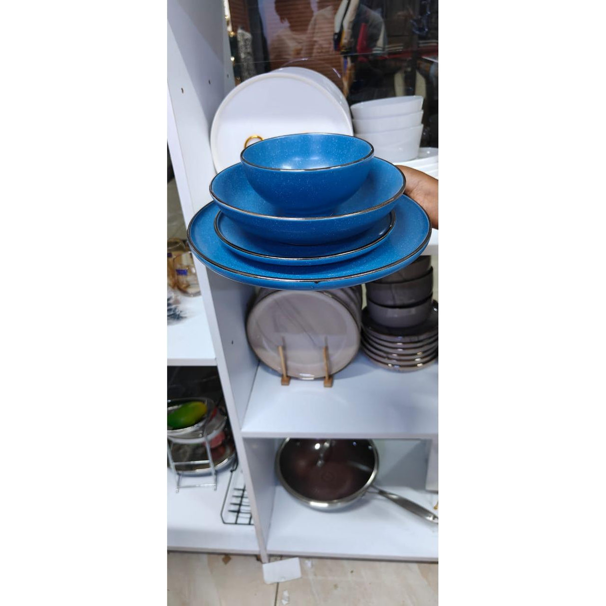 32 Piece Dinner Set Microwave and Dishwasher Safe Elegant Tableware