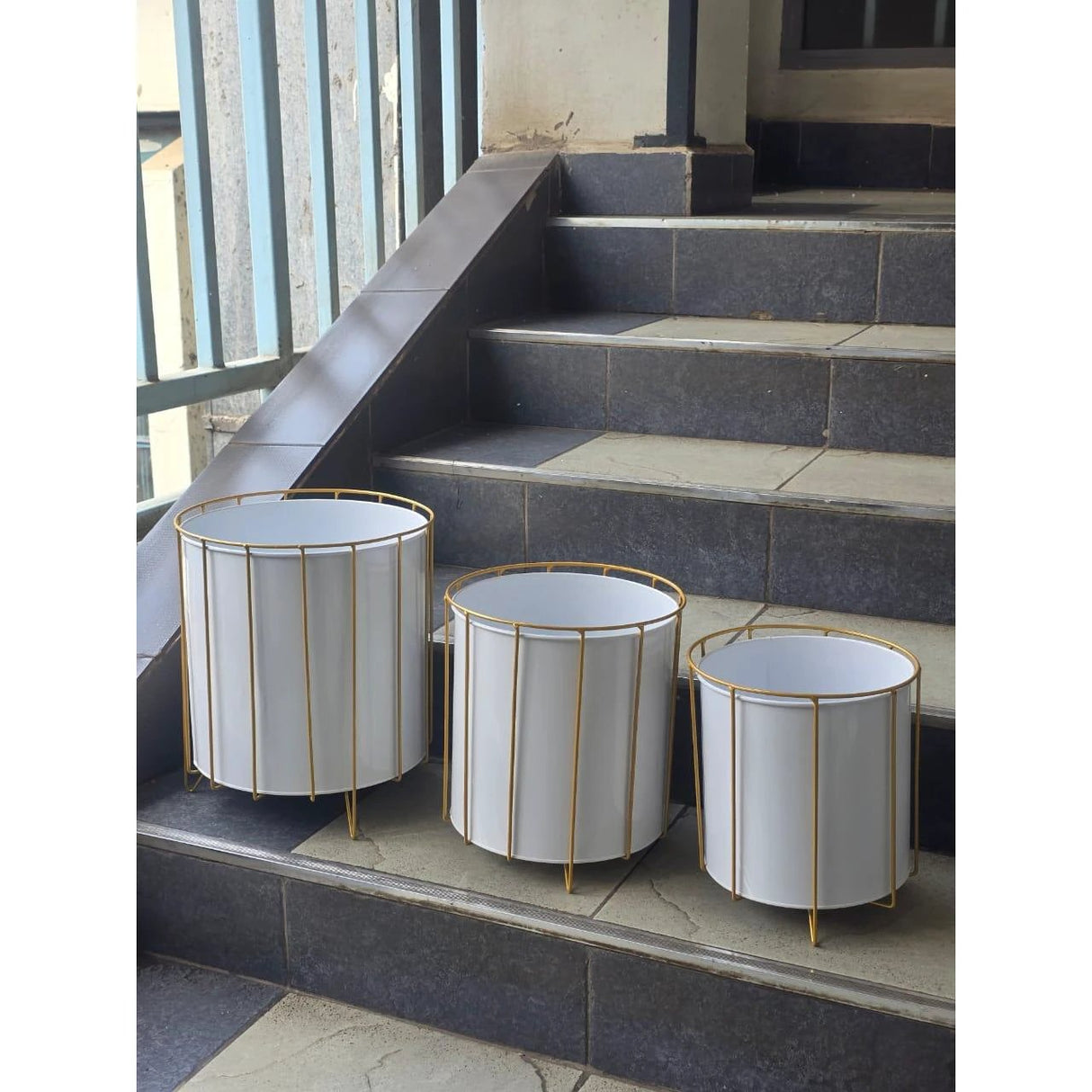 3pcs Floor Standing Flower Pot Set – Black and White Pots
