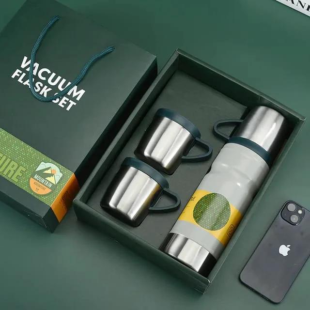 4-in-1 Premium Vacuum Flask Gift Set with Extra Cups – 680ml Capacity Gift set Thermoses