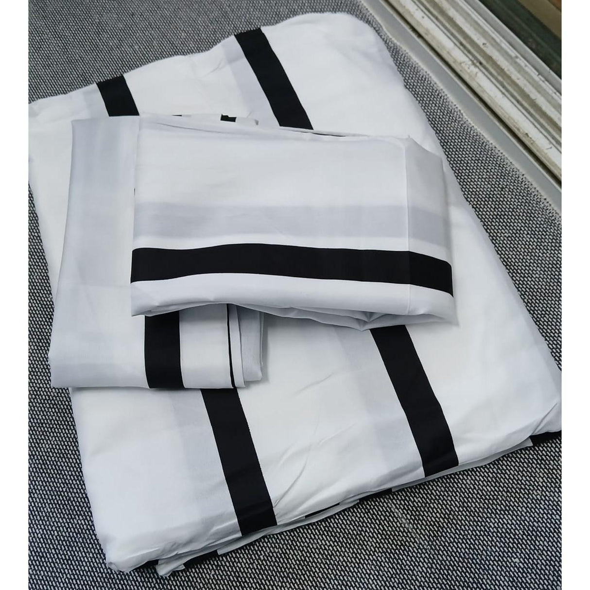 6 Piece Cotton Bedsheet Set 7x8 Size with 4 Pillowcases Soft & Breathable