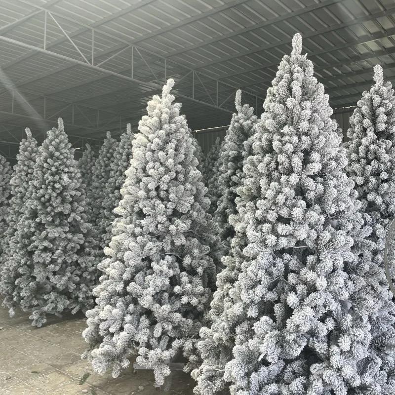 6ft Snow Flocked Christmas Tree with 2000 High Quality Leaves