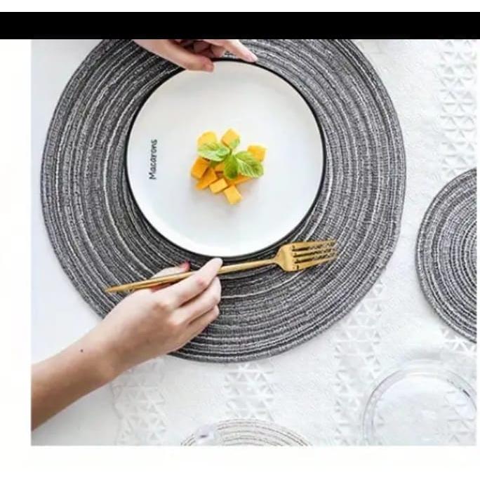6pcs Elegant Round Woven Placemats Durable and Washable