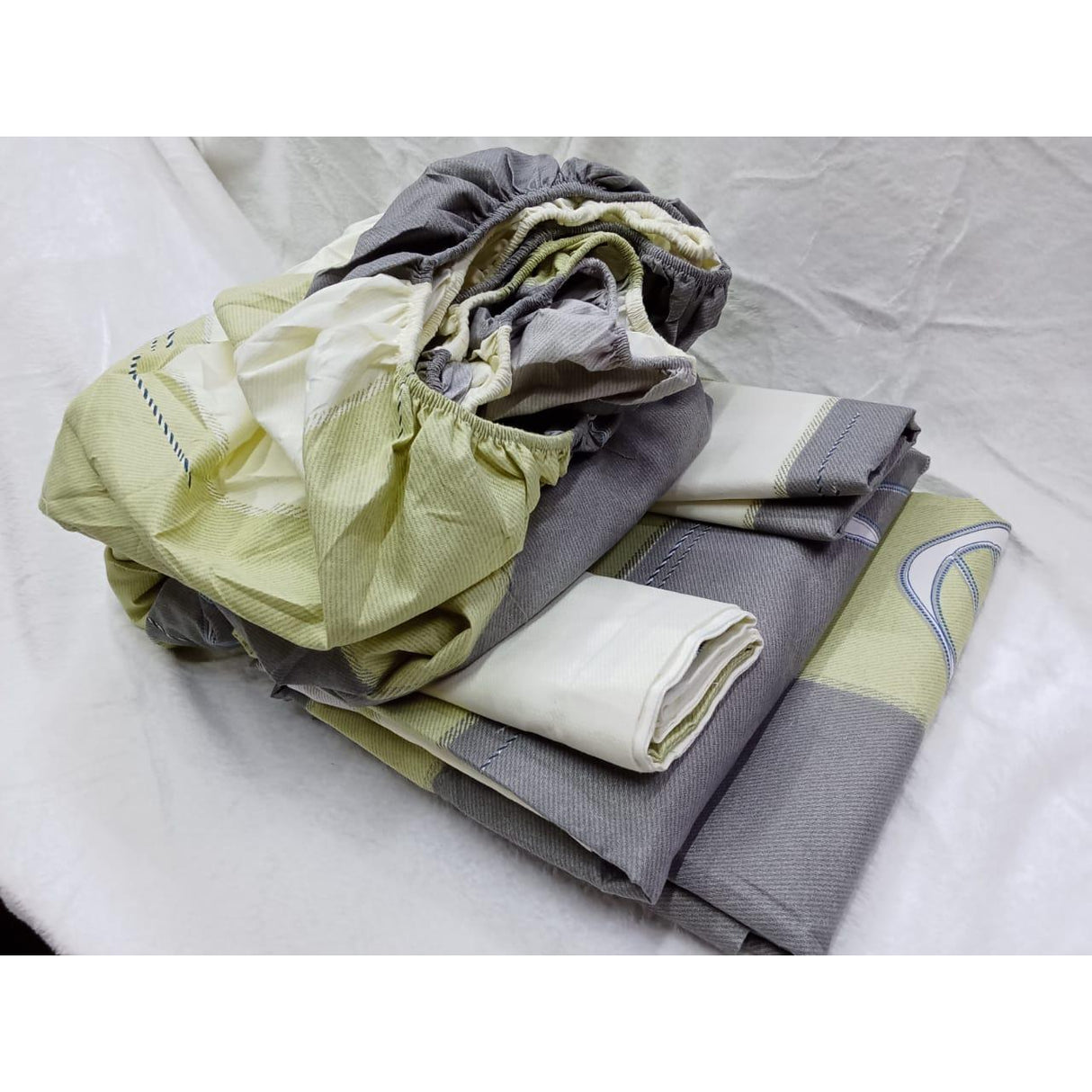 Cotton Bedsheets Set | 2 Flat Bedsheets, 1 Fitted Bedsheet, 2 Pillowcases | Size 6*7