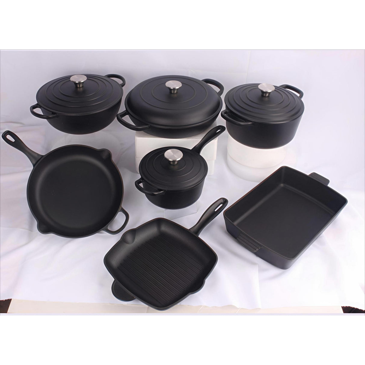Enamel Cast Iron Cooking Pots Set with Frying Pan, Grill Pan and Baking Tray