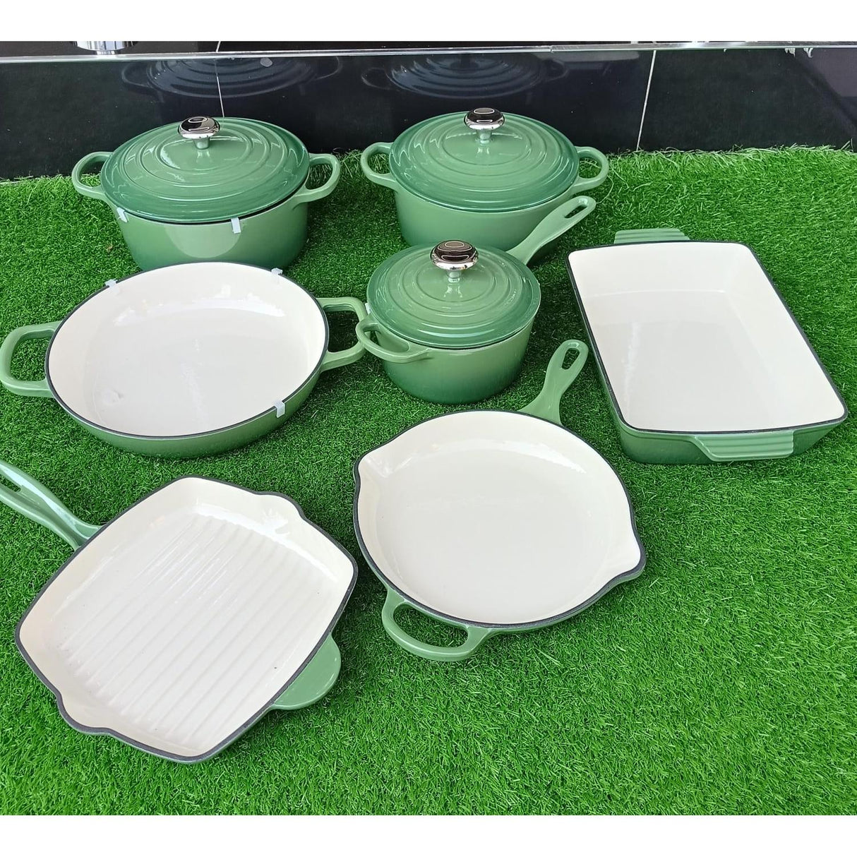 Enamel Cast Iron Cooking Pots Set with Frying Pan, Grill Pan and Baking Tray
