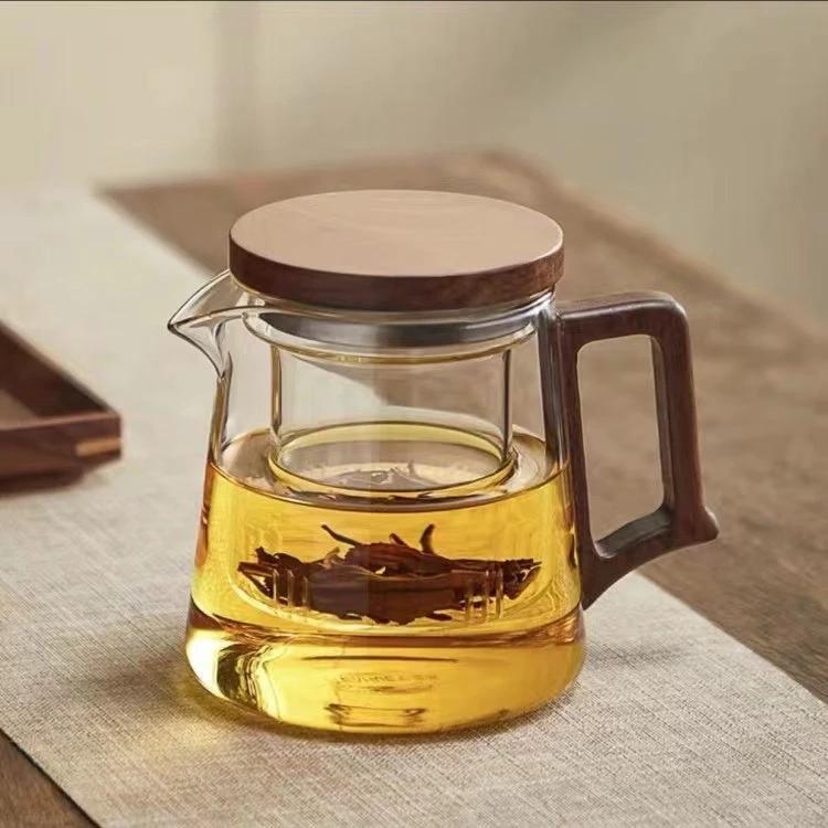 High Borosilicate Teapot with Walnut Handle Elegant Heat Resistant Glass Teapot. Tableware Teapots
