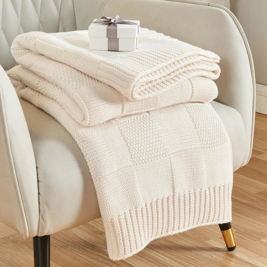 Knitted Throw Blanket 130x160cm Made of Soft Acrylic Fibers – Cozy & Stylish Home Decor Bedding Blankets