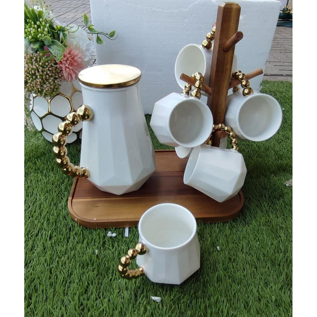 Luxurious Tea Set with Golden Handle, Bamboo Holder and Tray – 6 Cups + 1 Kettle