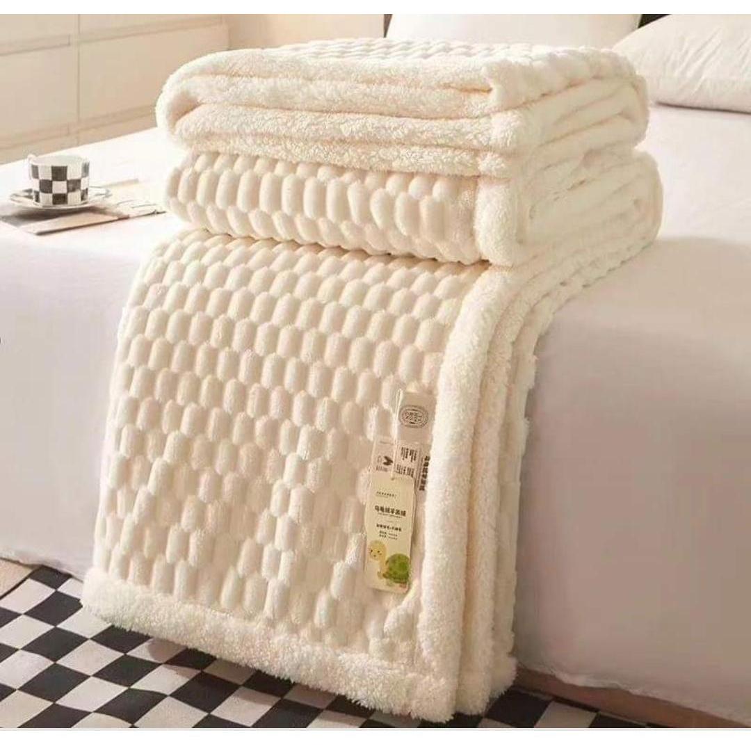 Luxury Velvet Fleece Blanket 200 x 150cm for Warmth and Comfort