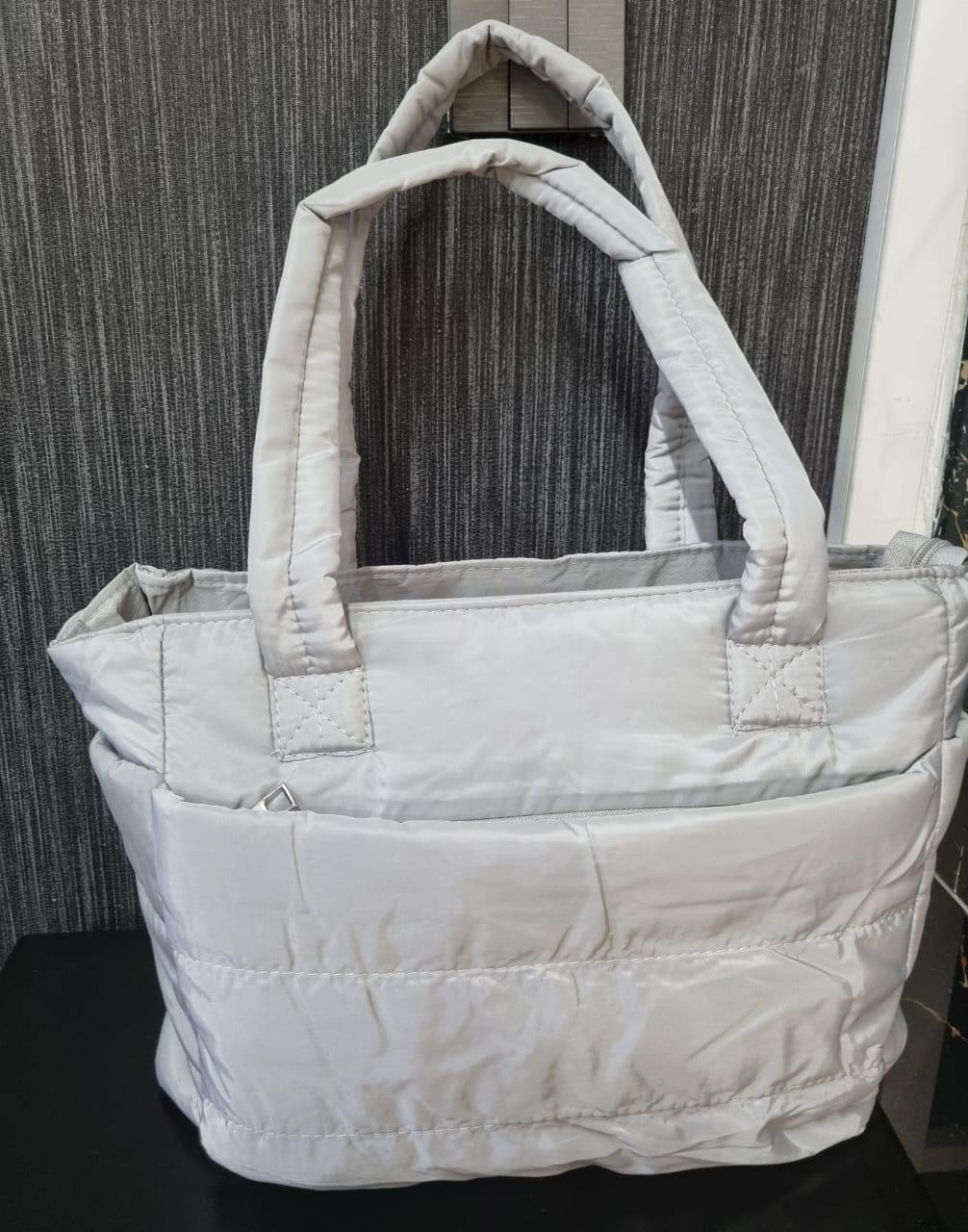 Minimalist Tote Bag 43×15×27cm for Travel and Laptop Use