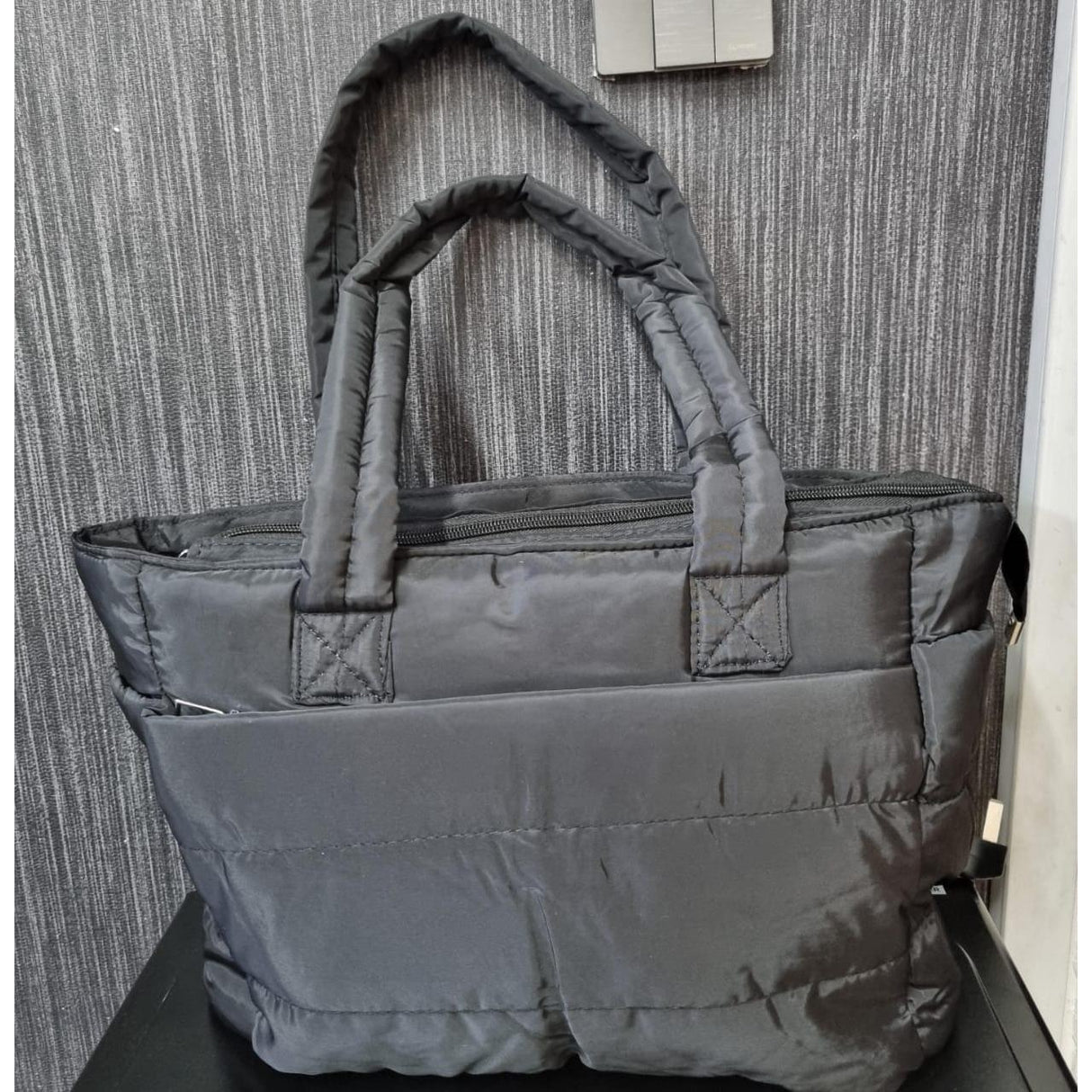 Minimalist Tote Bag 43×15×27cm for Travel and Laptop Use