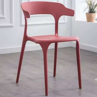 Modern Minimalist Plastic Dining Chair – Sleek Lightweight Design