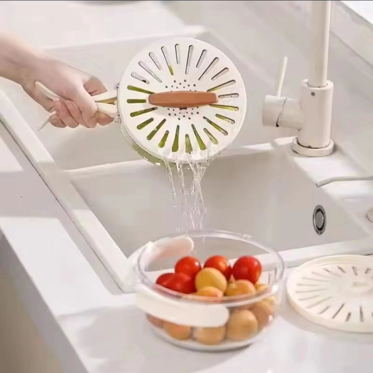 Multi-Functional Food Storage and Drainer Container with Foldable Handle and Drain Switch. Kitchen Slicers
