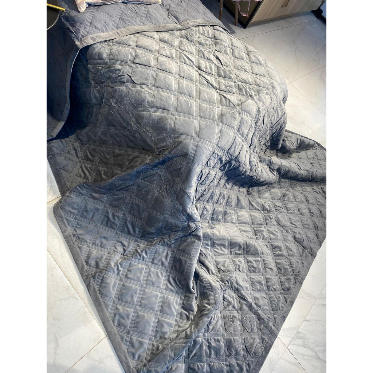 Quilted Comforter Set 220x240cm with 2 Pillowcases for Cozy and Elegant Bedding