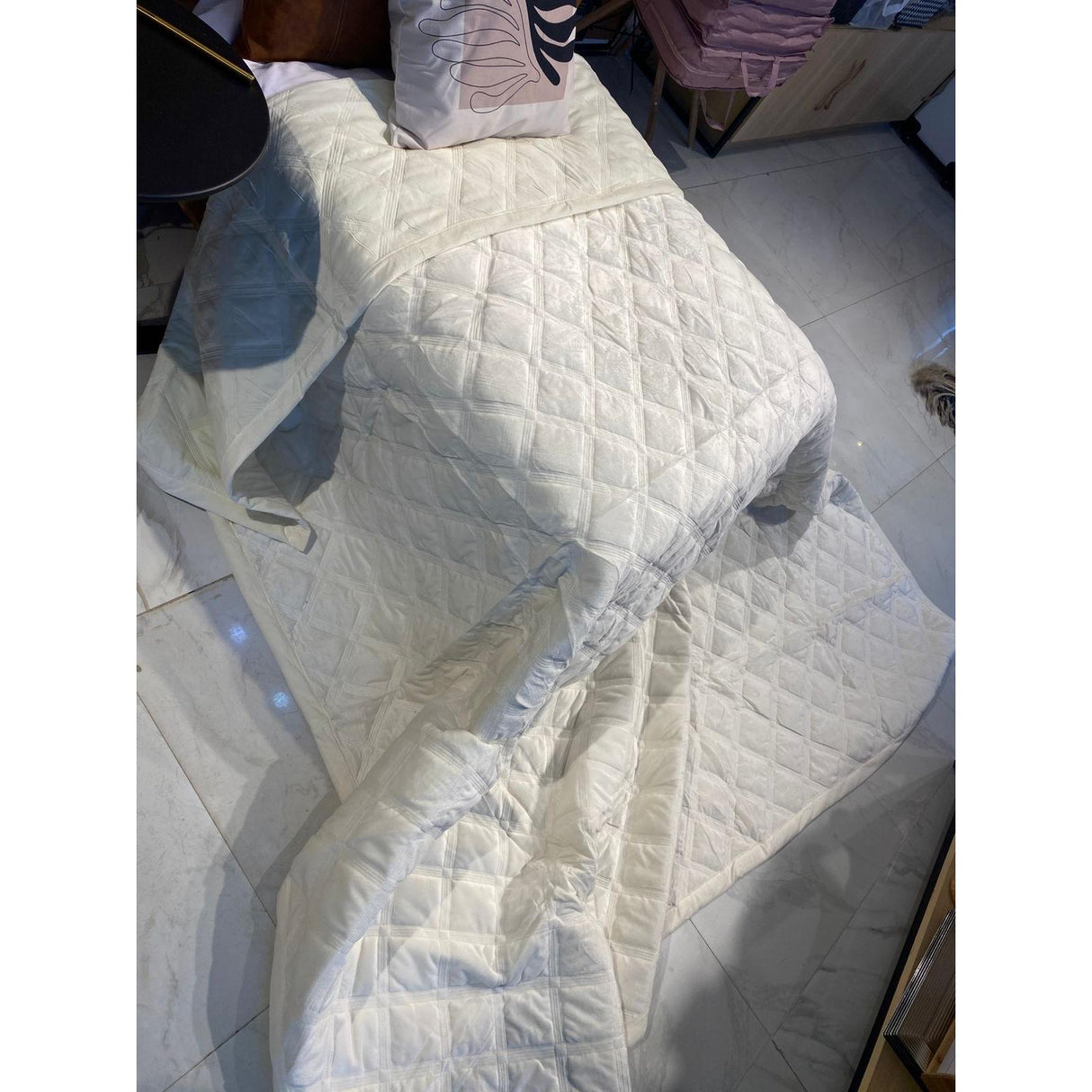 Quilted Comforter Set 220x240cm with 2 Pillowcases for Cozy and Elegant Bedding