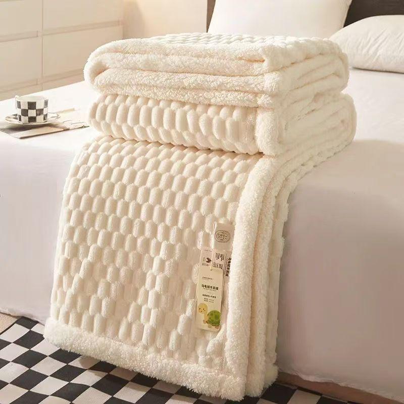 White Cozy Christmas Blanket – 200 × 180 cm Festive Throw