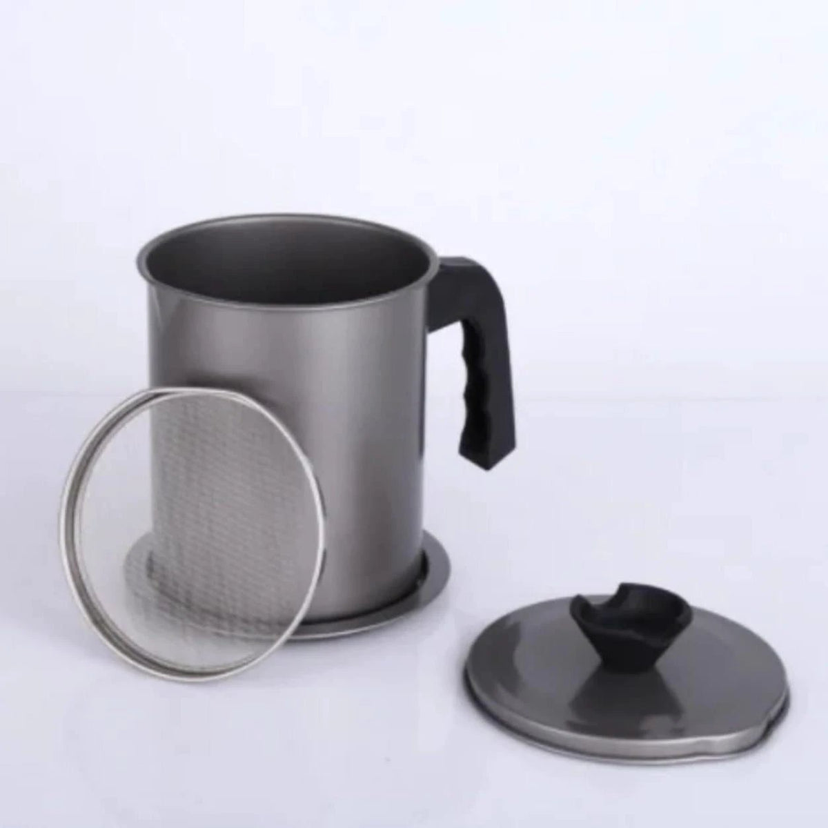 Large Capacity Japanese Style Kitchen Oil Storage Container – 1.4L with Built-In Strainer Uncategorized
