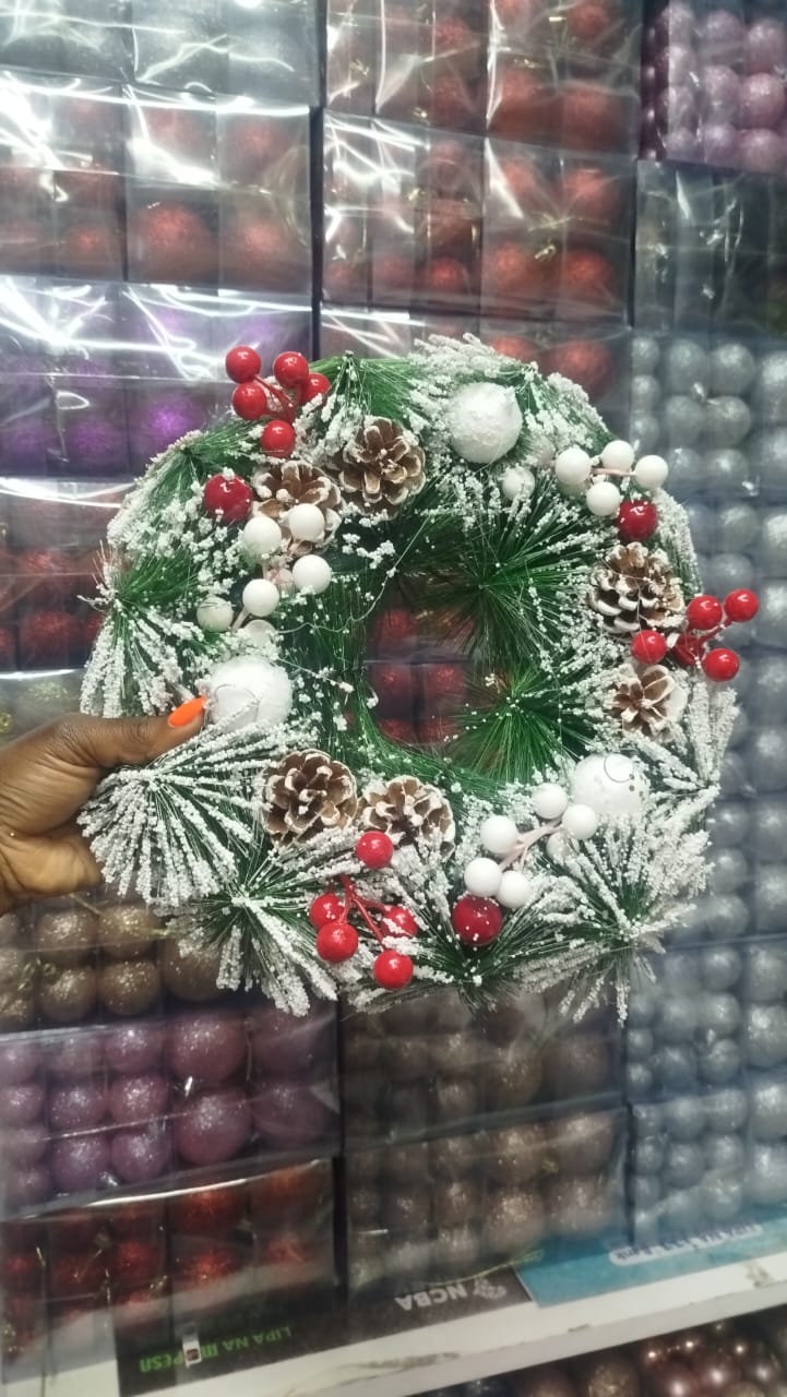 Snowy Christmas Wreath – 32cm Front Door Decoration with Pine Cones and Berries