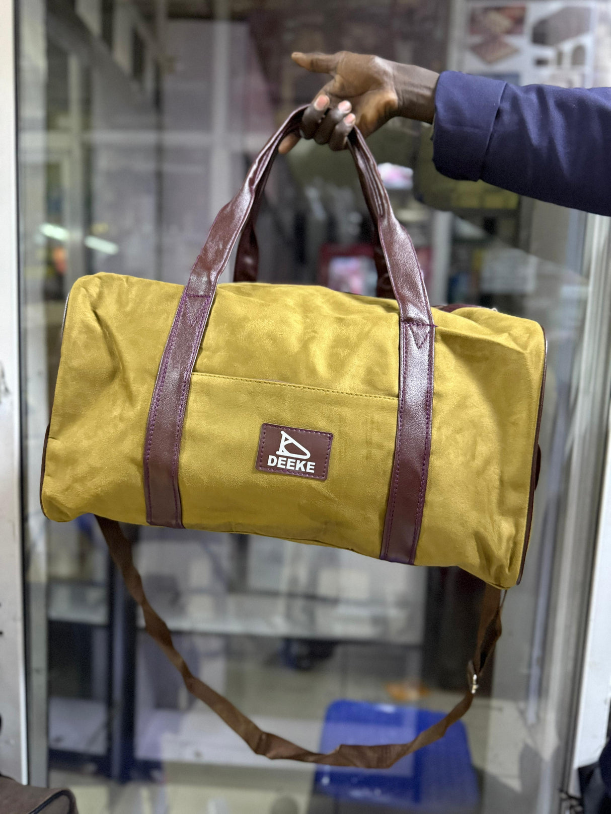 Trendy DEEKE Travel Duffel Bag – Durable Canvas with Faux Leather Straps for Gym & Travel