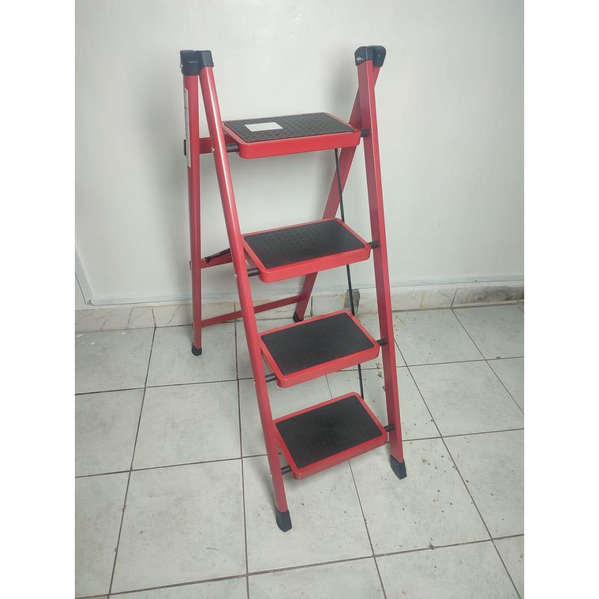 4-Step Foldable Ladder with 330kg Load Capacity and Compact Storage Design