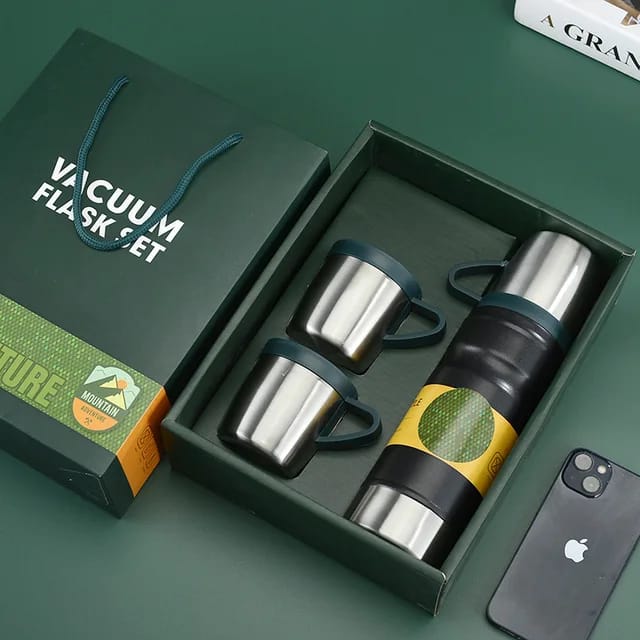 4-in-1 Premium Vacuum Flask Gift Set with Extra Cups – 680ml Capacity