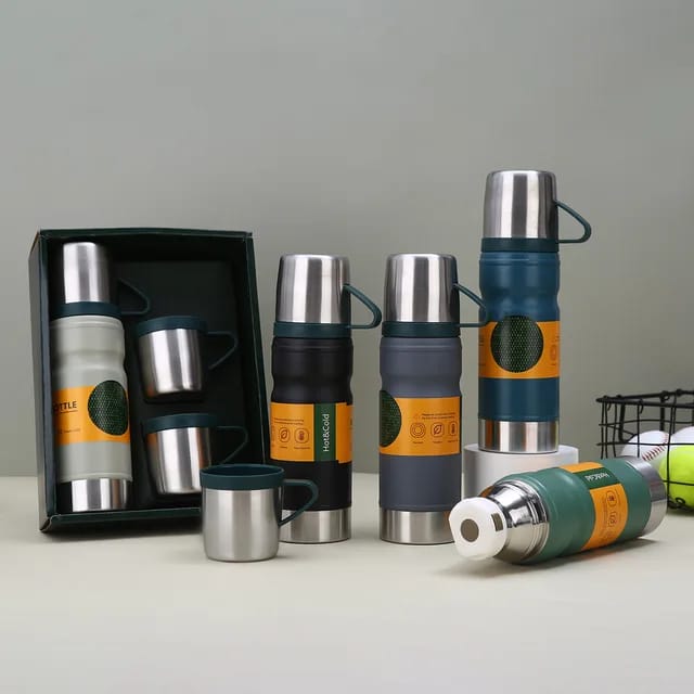 4-in-1 Premium Vacuum Flask Gift Set with Extra Cups – 680ml Capacity