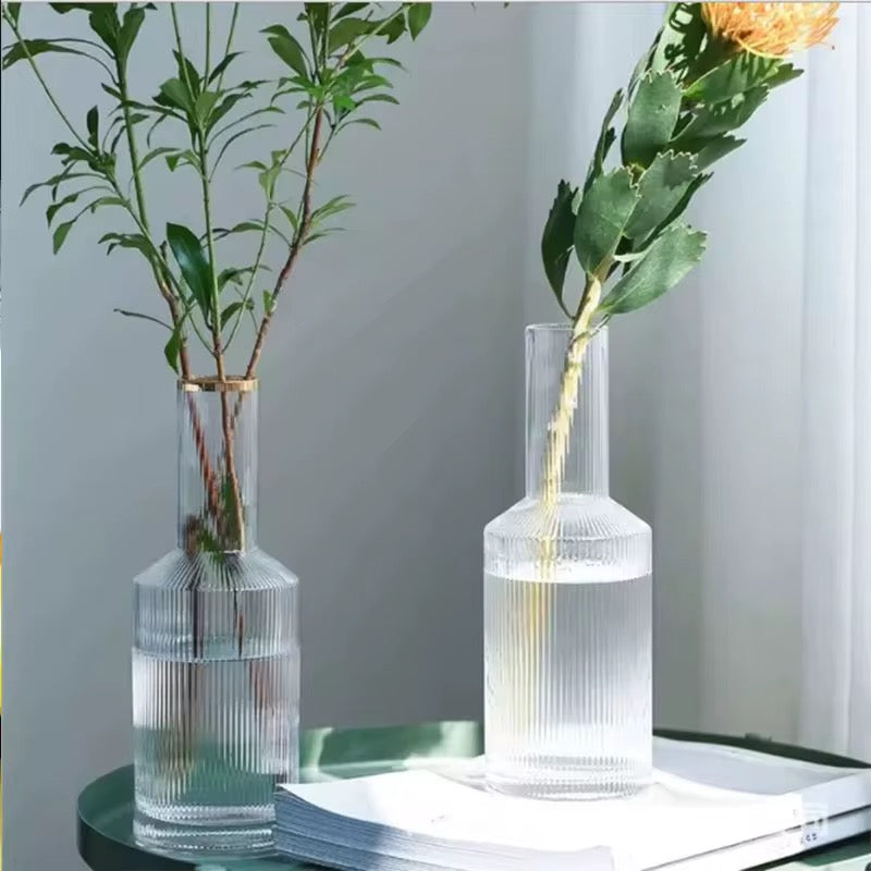 6-Piece Ribbed Glasses with Gold Rim & Matching Decanter – Elegant Drinkware Set