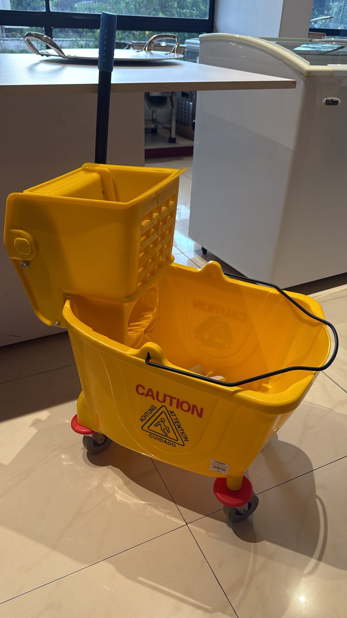 Commercial 32L Plastic Mop Bucket with Wringer & Wheels – Heavy-Duty Cleaning Companion
