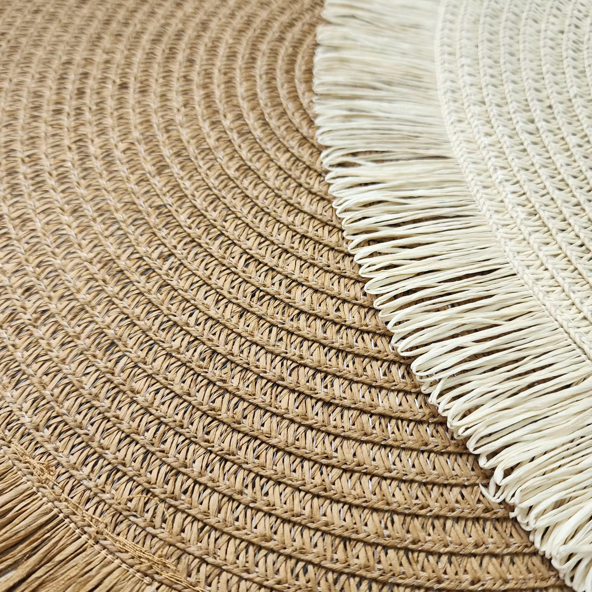 6-Piece Woven Round Placemats – High-Quality Heat-Resistant Table Mats (38cm, Beige & Brown)