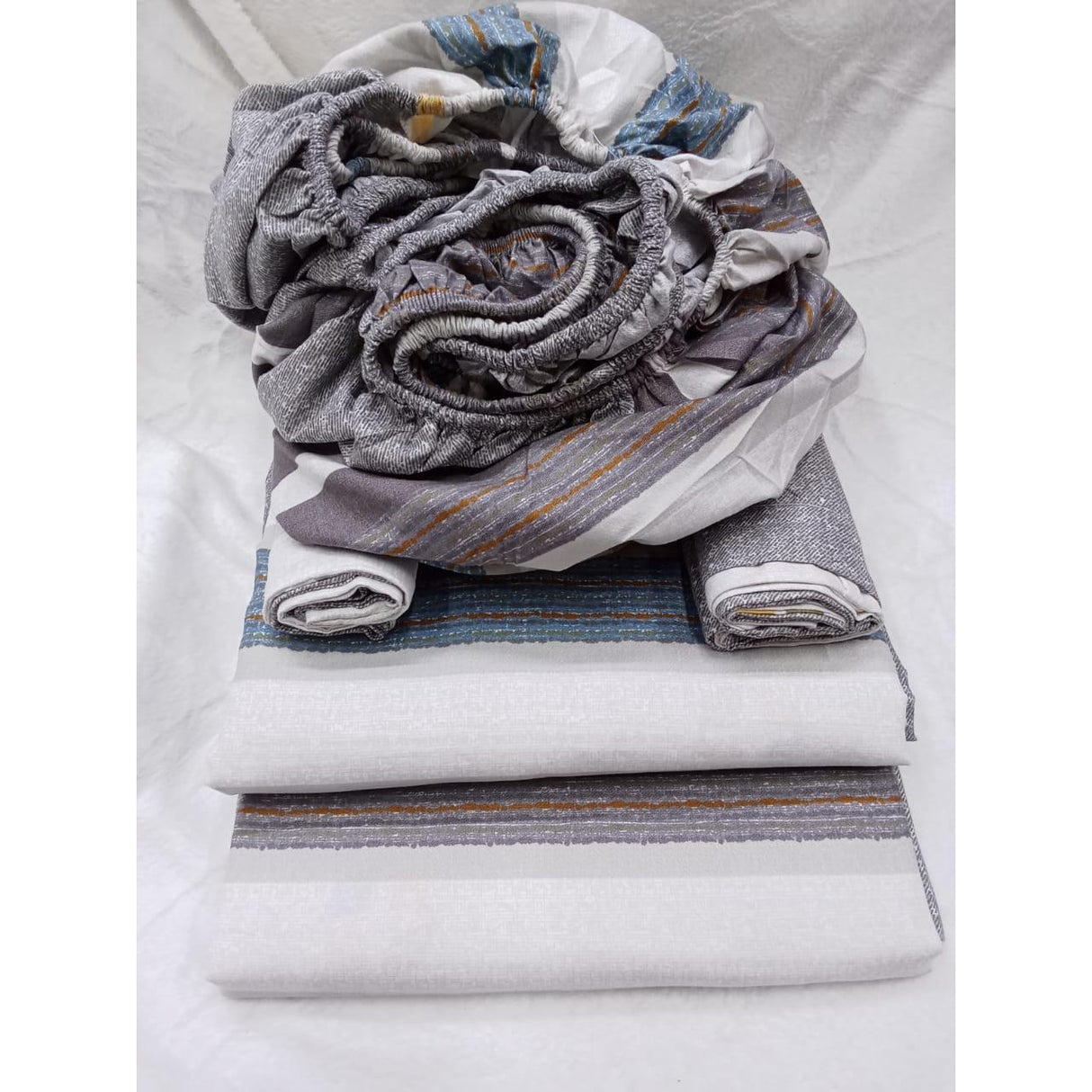 Cotton Bedsheets Set | 2 Flat Bedsheets, 1 Fitted Bedsheet, 2 Pillowcases | Size 6*7