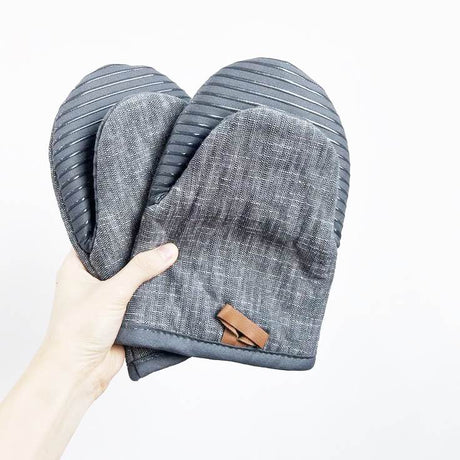 Cotton Oven Mitt + Cotton Mat Set | Heat Insulated | Microwave/Oven Double Layered Set | Contains 1 Mitt, 1 Mat