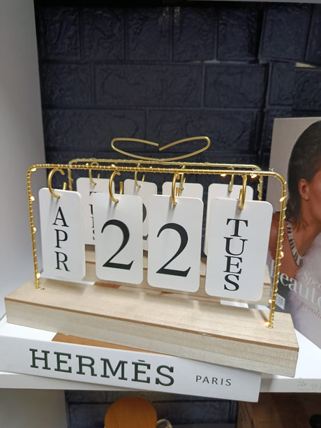 Desktop LED Flip Perpetual Calendar – Battery Operated, 16x29cm