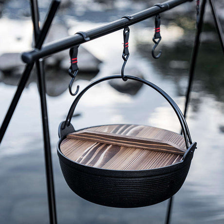 Furaha Finds Pure Cast Iron Flat Bottom Wok 27cm non stick wok with wooden lid,360° heat distribution,and compatibility with all cooktops,perfect for stir frying and outdoor cooking.