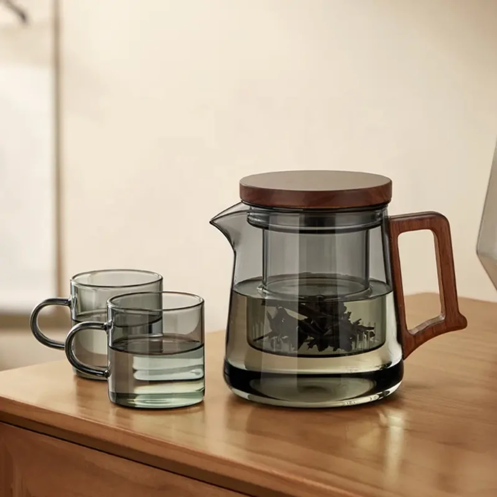 High Borosilicate Teapot with Walnut Handle Elegant Heat Resistant Glass Teapot. Tableware Teapots