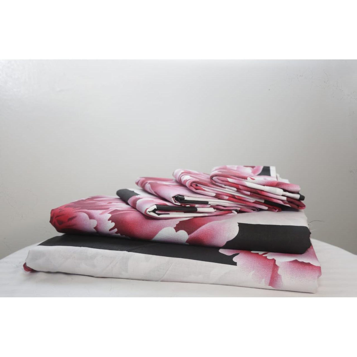 High Quality 6 Piece Pakistan Bedsheets Set | 1 Fitted, 1 Flat Sheet & 4 Pillowcases (7x7 Size)