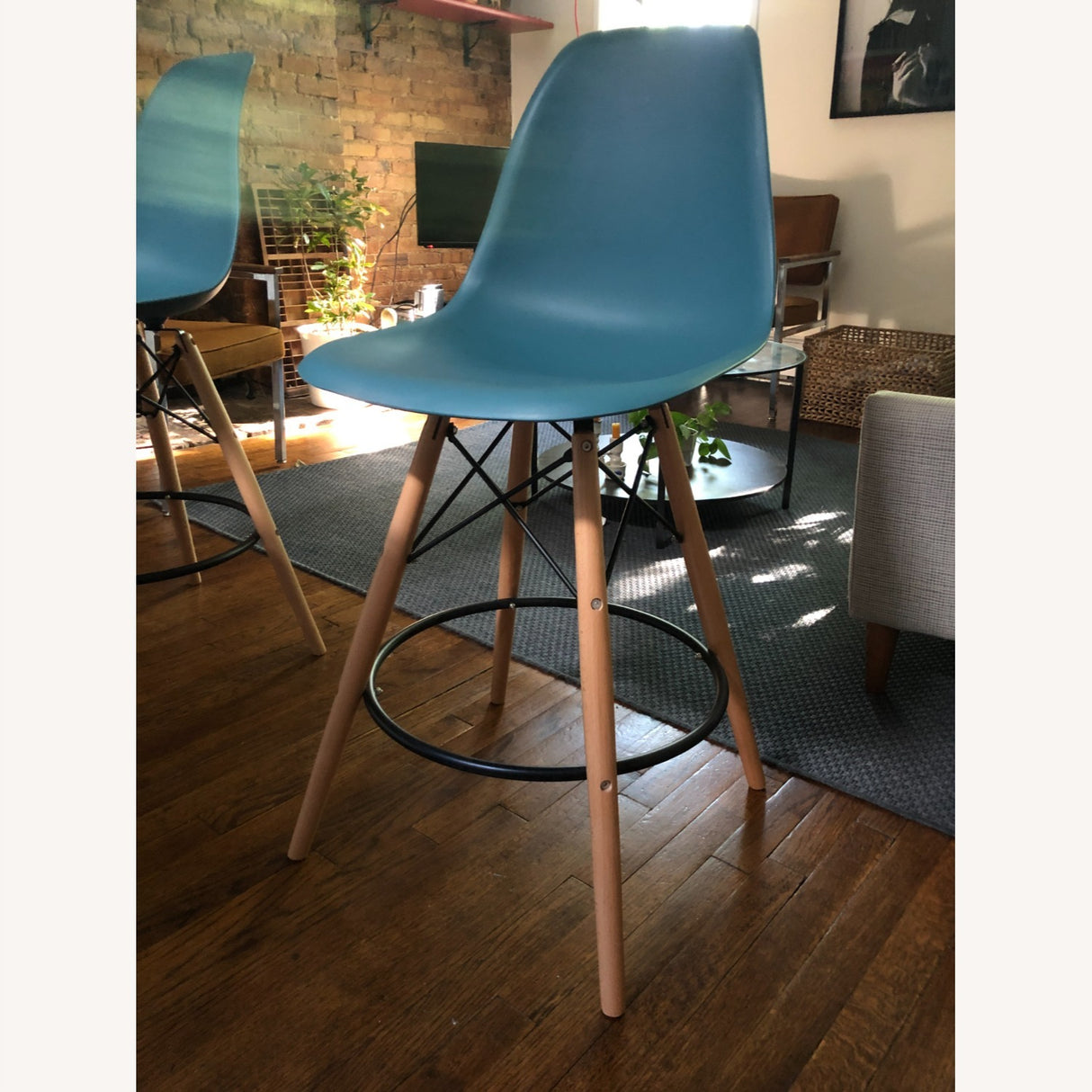 High Quality Modern Scandinavian Restaurant Stool Seat with Wooden Legs