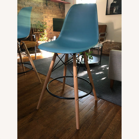 High Quality Modern Scandinavian Restaurant Stool Seat with Wooden Legs