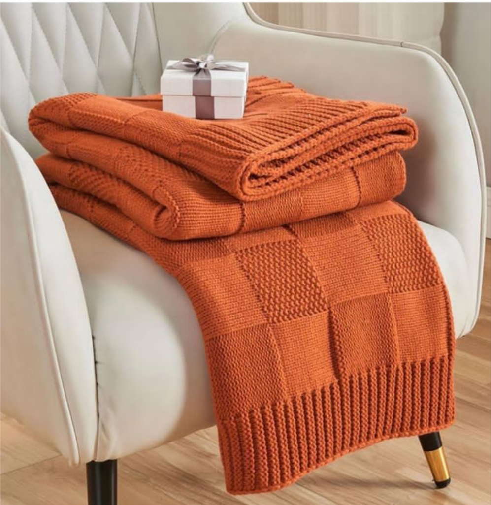 Knitted Throw Blanket 130x160cm Made of Soft Acrylic Fibers – Cozy & Stylish Home Decor