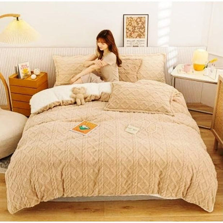 King Size Warm Winter Quilt Set | Cozy Duvet Set with Fitted Sheet & Pillowcases | 4 Color Options