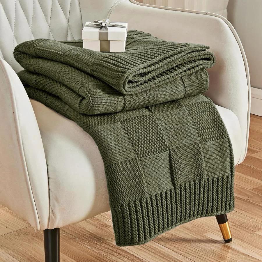 Knitted Throw Blanket 130x160cm Made of Soft Acrylic Fibers – Cozy & Stylish Home Decor Bedding Blankets