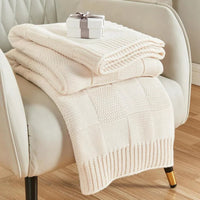 Knitted Throw Blanket 130x160cm Made of Soft Acrylic Fibers – Cozy & Stylish Home Decor Bedding Blankets