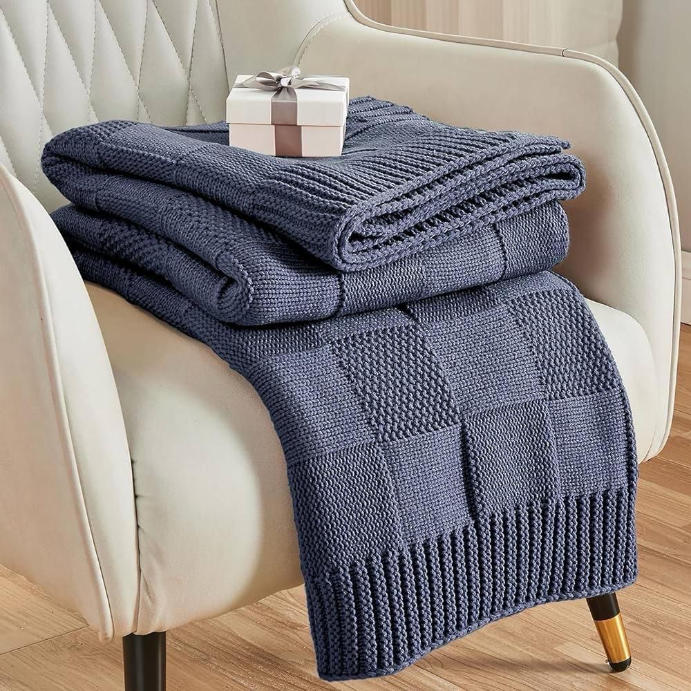 Knitted Throw Blanket 130x160cm Made of Soft Acrylic Fibers – Cozy & Stylish Home Decor