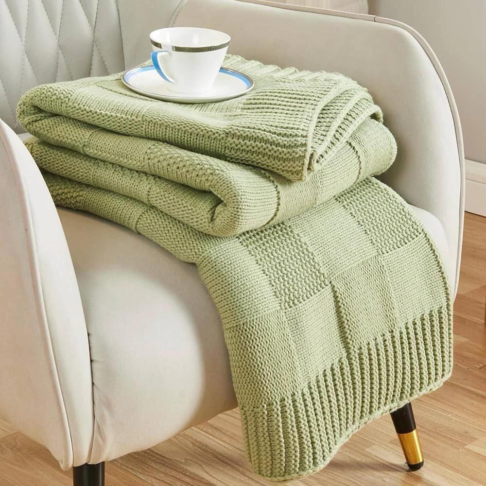 Knitted Throw Blanket 130x160cm Made of Soft Acrylic Fibers – Cozy & Stylish Home Decor Bedding Blankets