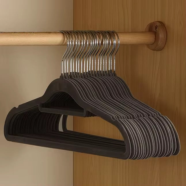 Luxury Velvet Anti-Slip Clothes Hangers – 10pcs with Silver Hook (41.5cm)