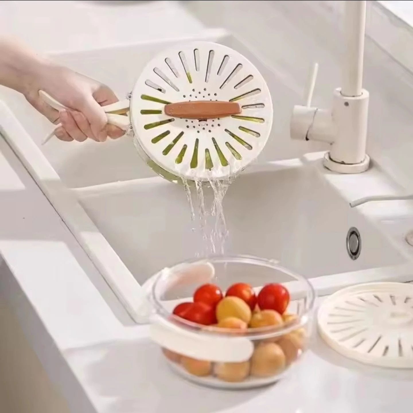 Multi-Functional Food Storage and Drainer Container with Foldable Handle and Drain Switch. Kitchen Slicers