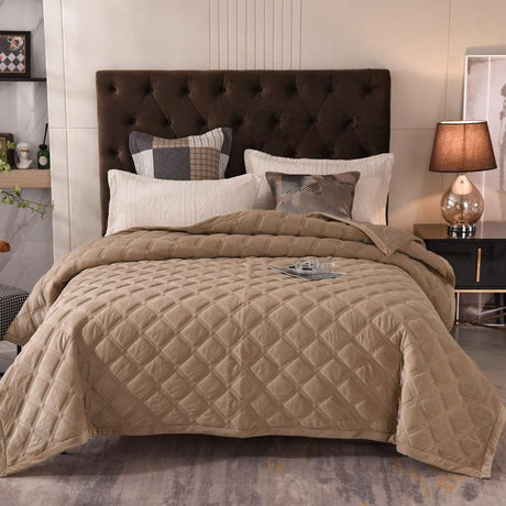 Quilted Comforter Set 220x240cm with 2 Pillowcases for Cozy and Elegant Bedding