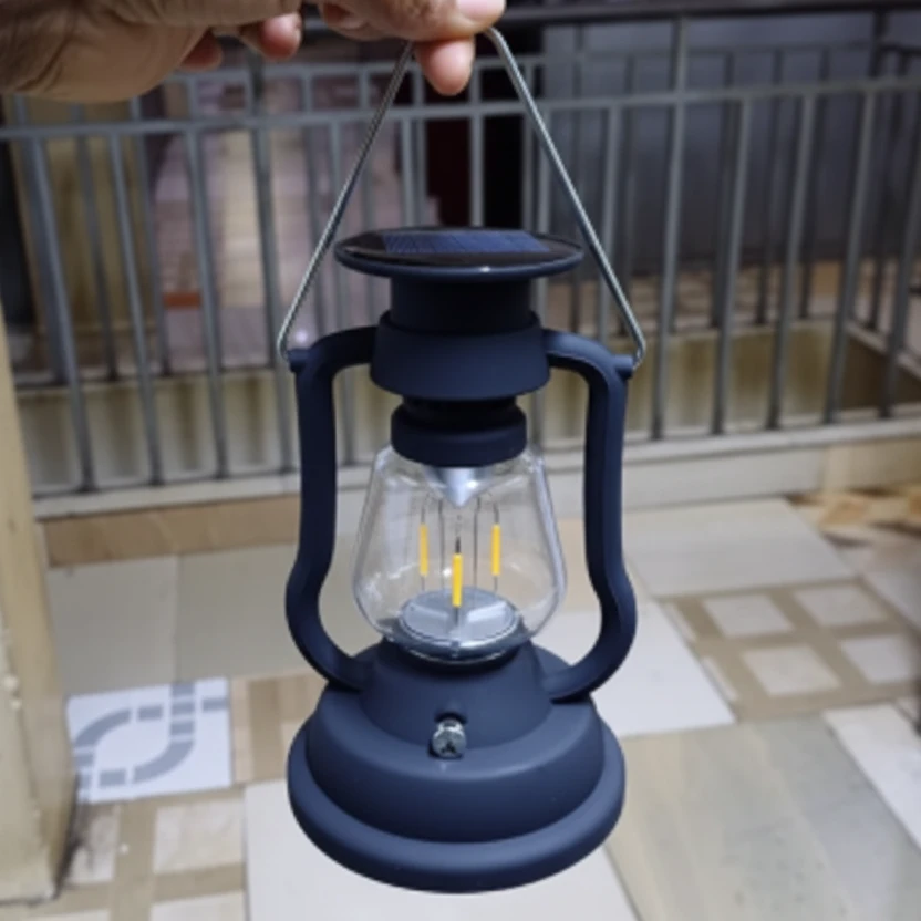 Retro Solar Hand Crank LED Lantern USB-C Rechargeable Black Brown 17x10cm Home & Garden Lamps