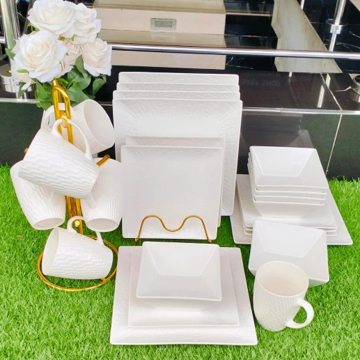 24 Piece White Square Dinnerset with Gold Accents Kitchen & Dining Dinnerware Sets