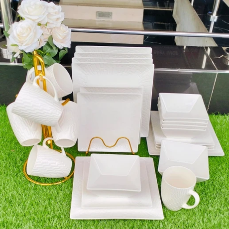 24 Piece White Square Dinnerset with Gold Accents Kitchen & Dining Dinnerware Sets